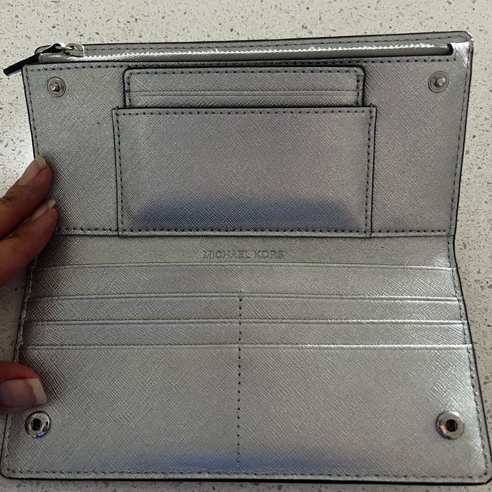 MK Wallet - Picture 4 of 5